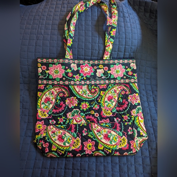 Vera Bradley Tote in Petal Paisley NWOT - Picture 2 of 4